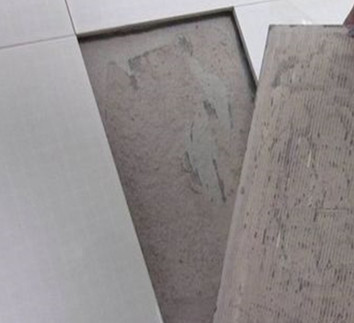 江北瓷砖空鼓维修公司分享瓷砖铺贴时如果打浆（即涂抹在瓷砖背面和基层上的砂浆或瓷砖胶）过少，会带来以下问题